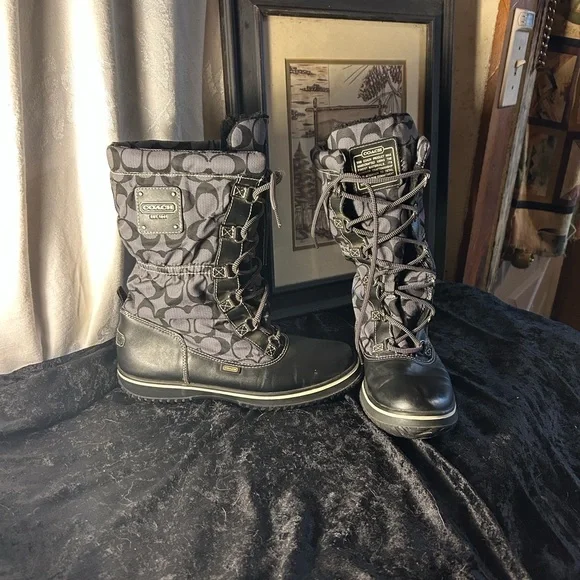 Coach ‘Shaine’ women’s winter boots size 8 1/2 - Picture 2 of 8